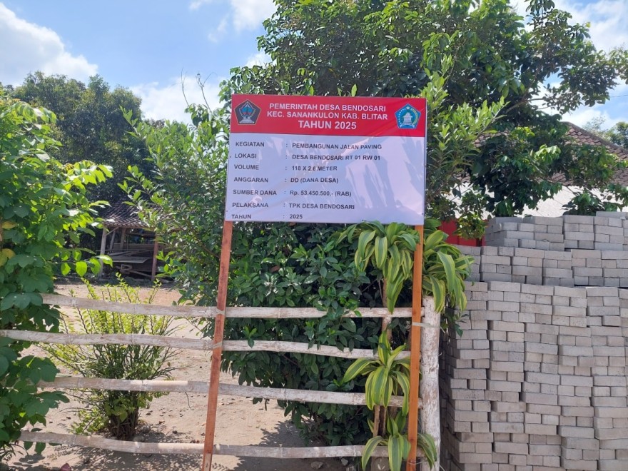 Pembangunan Jalan Paving RT01 RW01 Desa Bendosari